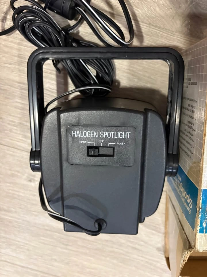 Emergency quartz-halogen vehicle Spotlight/Flasher - photo 2