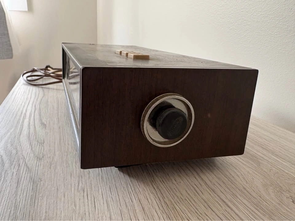 Vintage Flip clock Lloyd's Solid State AM/FM Radio Alarm Clock - photo 4