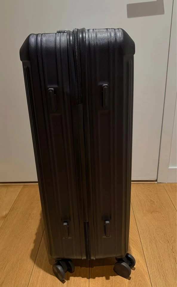 Brand New Hard Shell 28-Inch Lightweight Luggage 360 Spinner Whe - photo 3