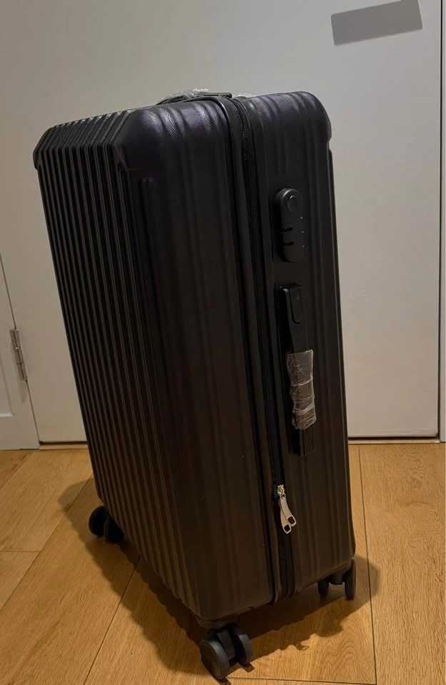 Brand New Hard Shell 28-Inch Lightweight Luggage 360 Spinner Whe - photo 4