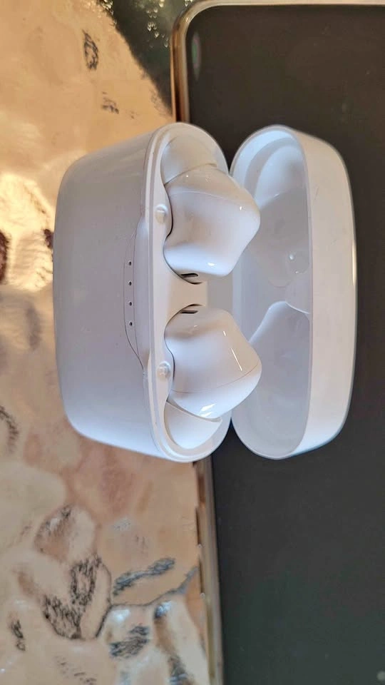 Wireless Bluetooth Earbuds with Charging Case (White)