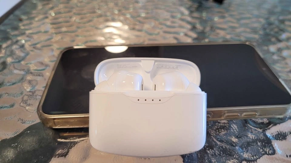 Wireless Bluetooth Earbuds with Charging Case (White) - photo 2