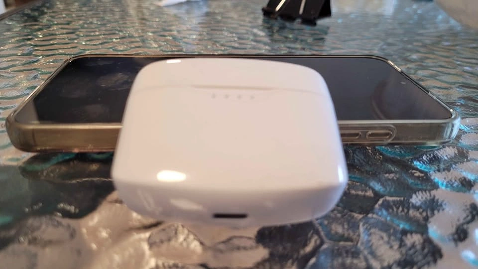 Wireless Bluetooth Earbuds with Charging Case (White) - photo 3