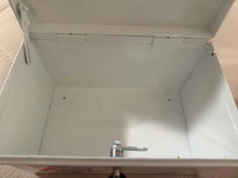 Helix Medicine Security Chest w/ Tether & Keys image indicator(5)