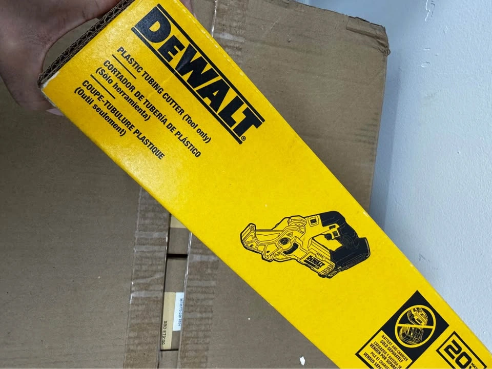 NEW DEWALT 20V MAX Plastic Tubing Cutter – DCE180B - photo 2