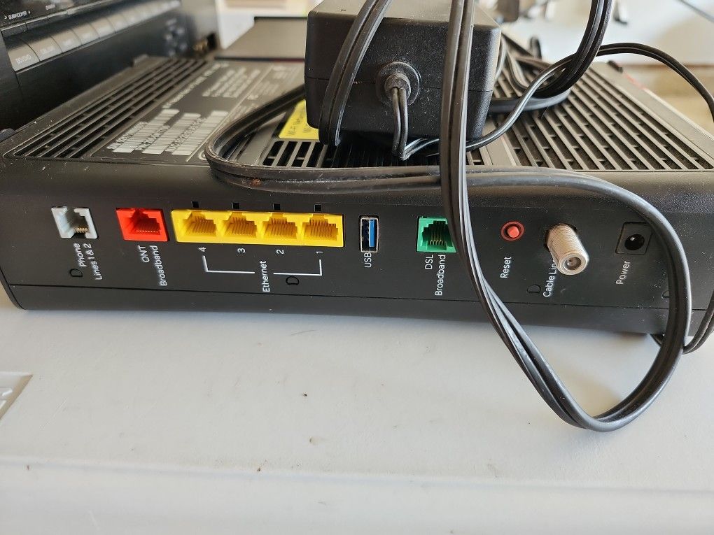 At&t Uverse Router - photo 3