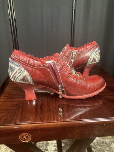 Socofy red leather heels with decorative brass buttons - photo 2