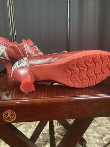 Socofy red leather heels with decorative brass buttons - photo 5