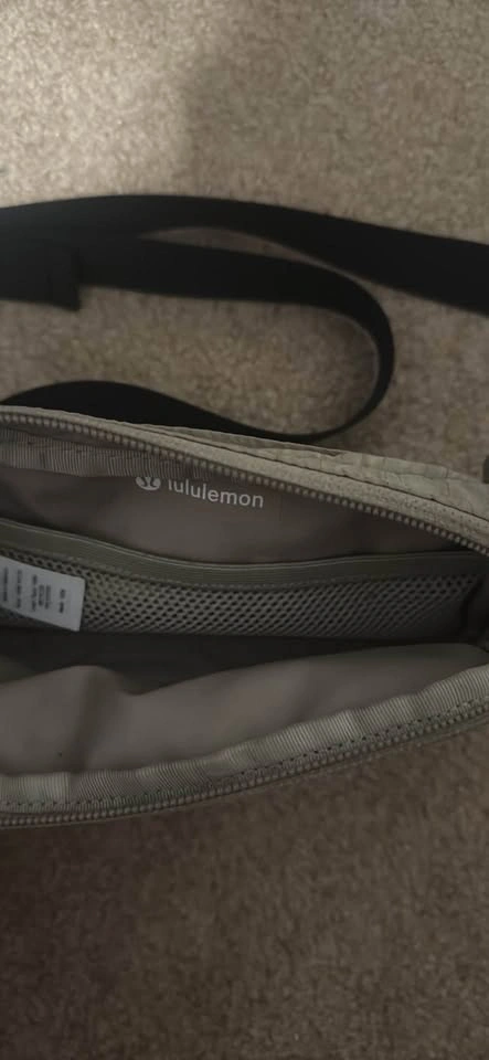 Lululemon Belt Bag - photo 3
