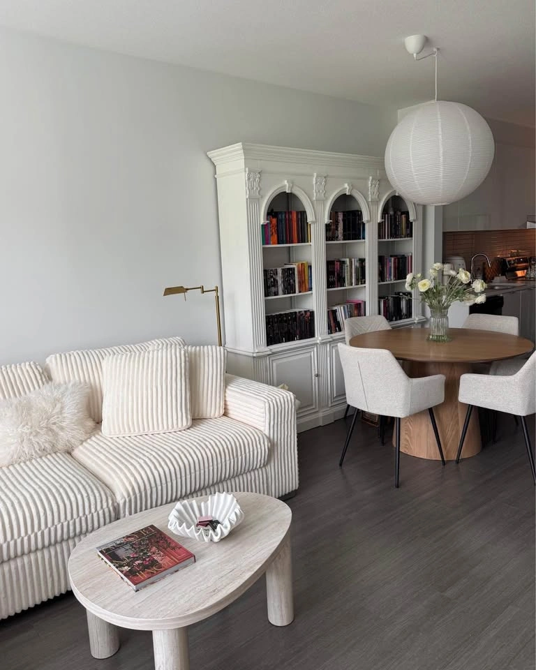 1 Bed 1 Bath - Apartment - photo 2