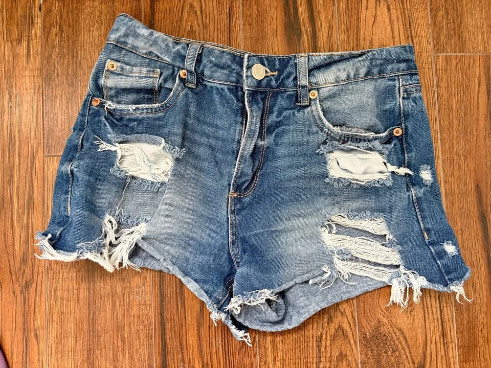Ripped jeans shorts