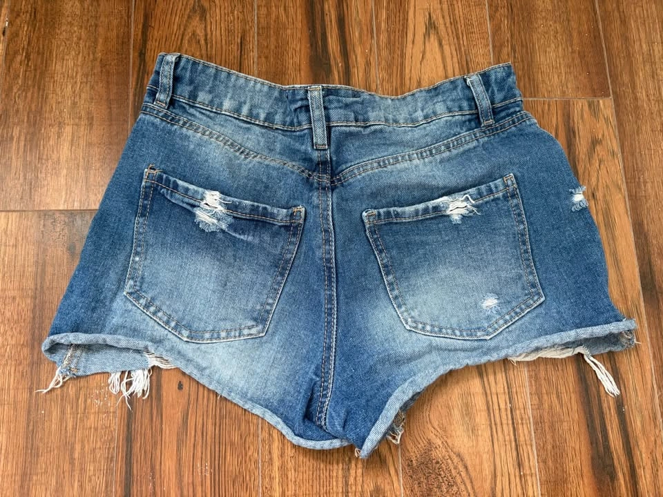 Ripped jeans shorts - photo 2