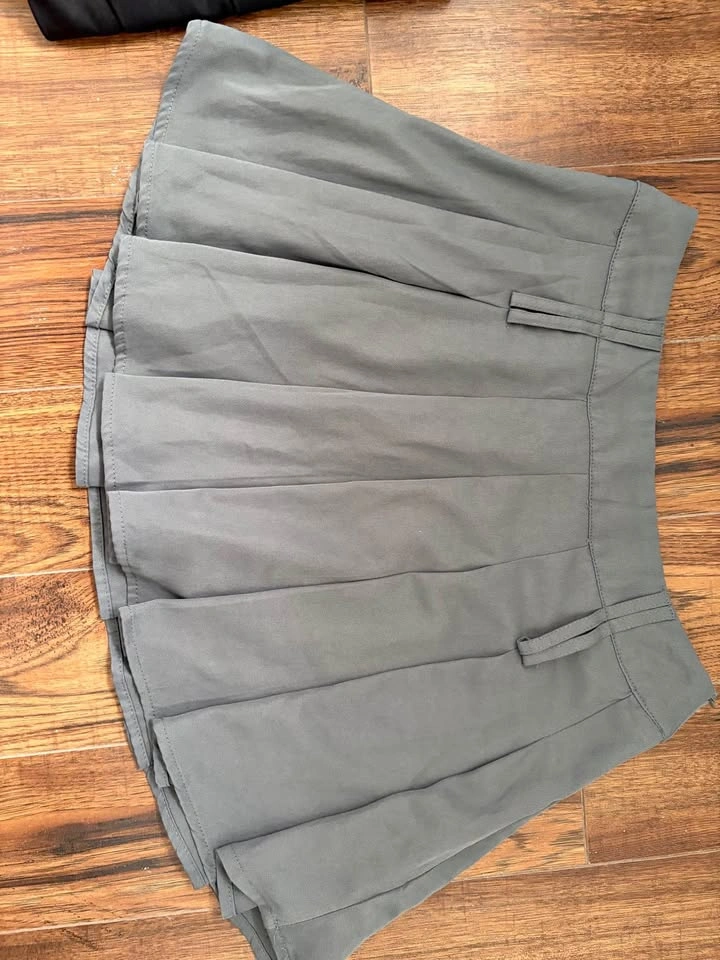 Grey Pleated Skirt - Women’s Small-Medium