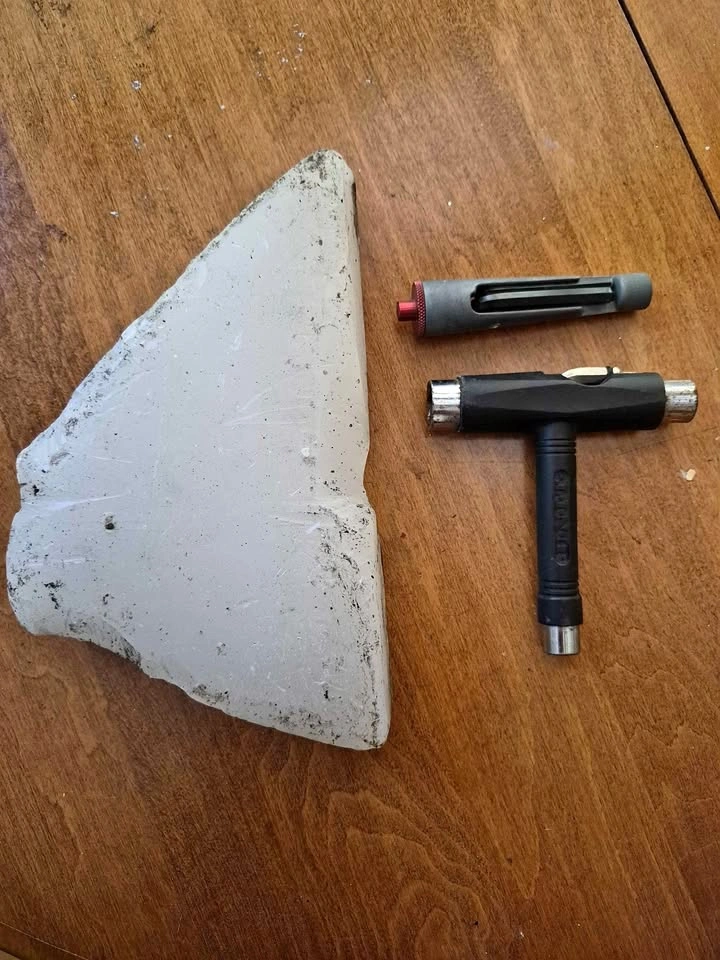SKATEBOARD WAX / TOOLS