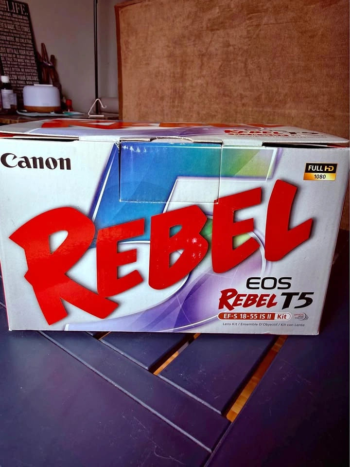 Canon EOS Rebel T5 DSLR Camera Bundle – 18-55mm Lens, Bag