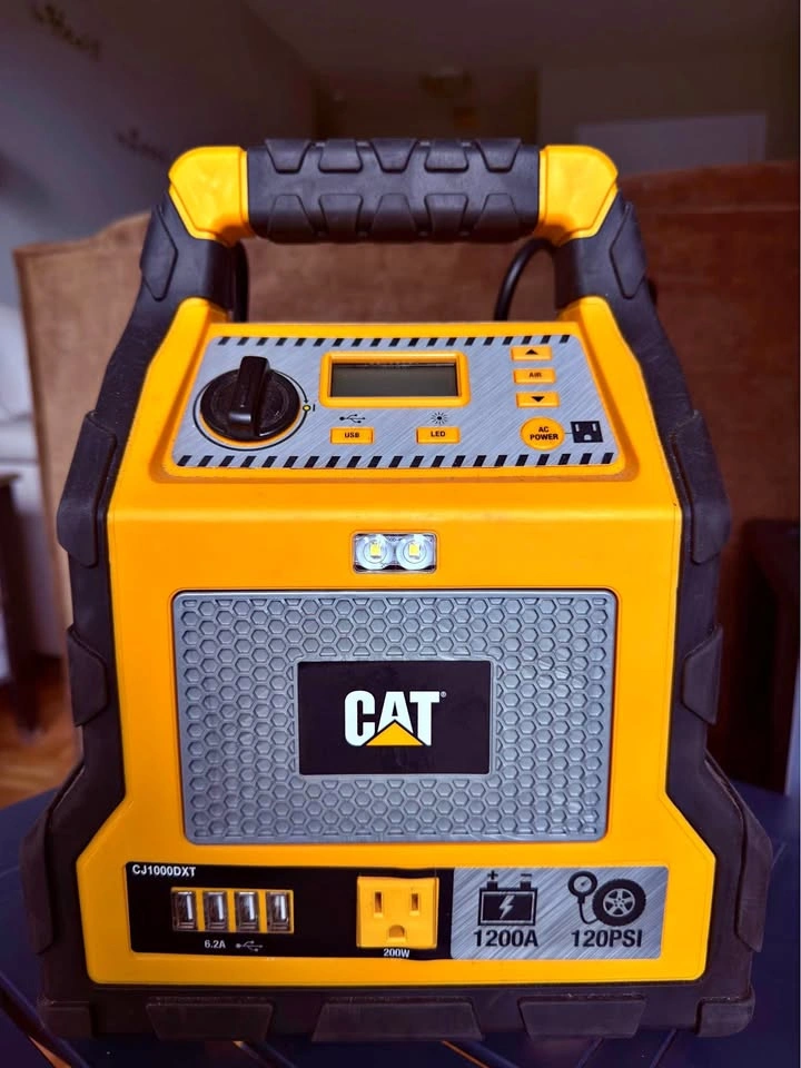 CAT 1200A Battery Booster / Inverter / Air Compressor 120 PSI