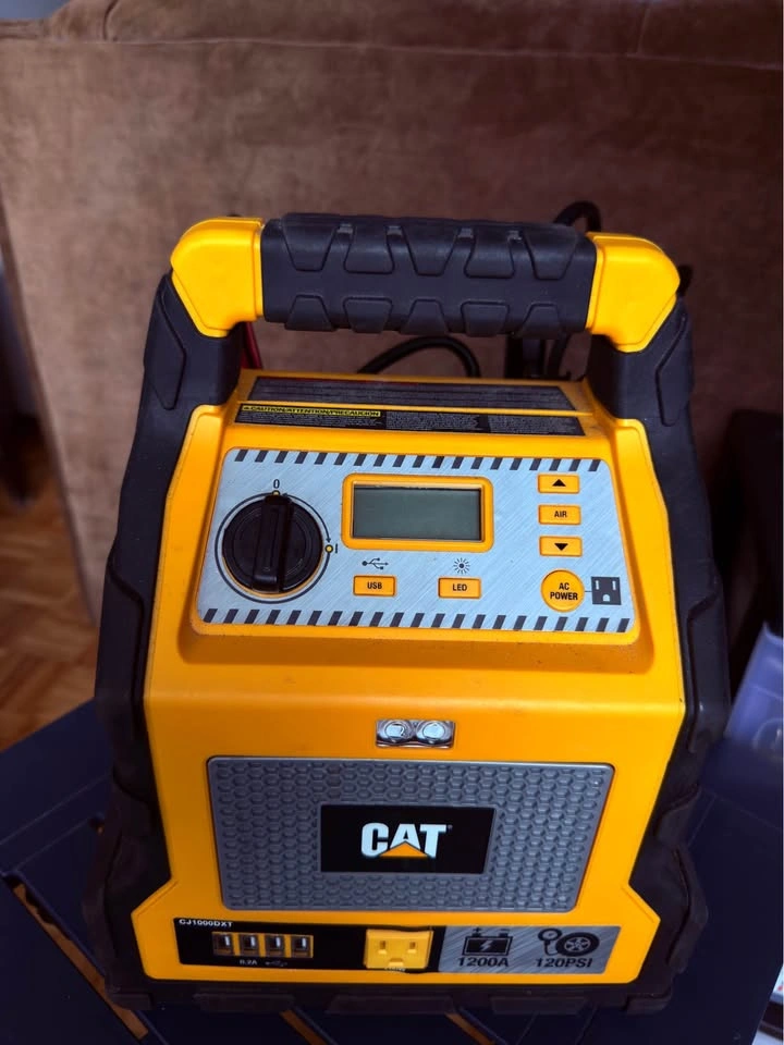 CAT 1200A Battery Booster / Inverter / Air Compressor 120 PSI - photo 2