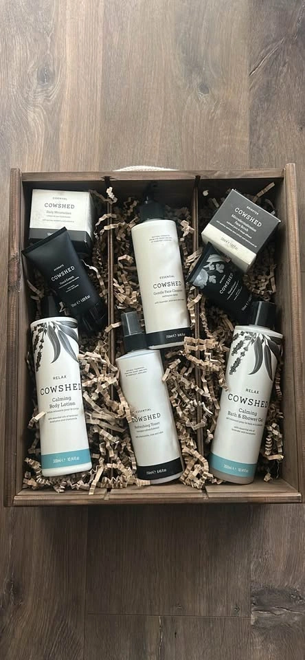 BRAND NEW SEALED Cowshed Luxury Bath & Body Gift Set – 8 Pieces - photo 2