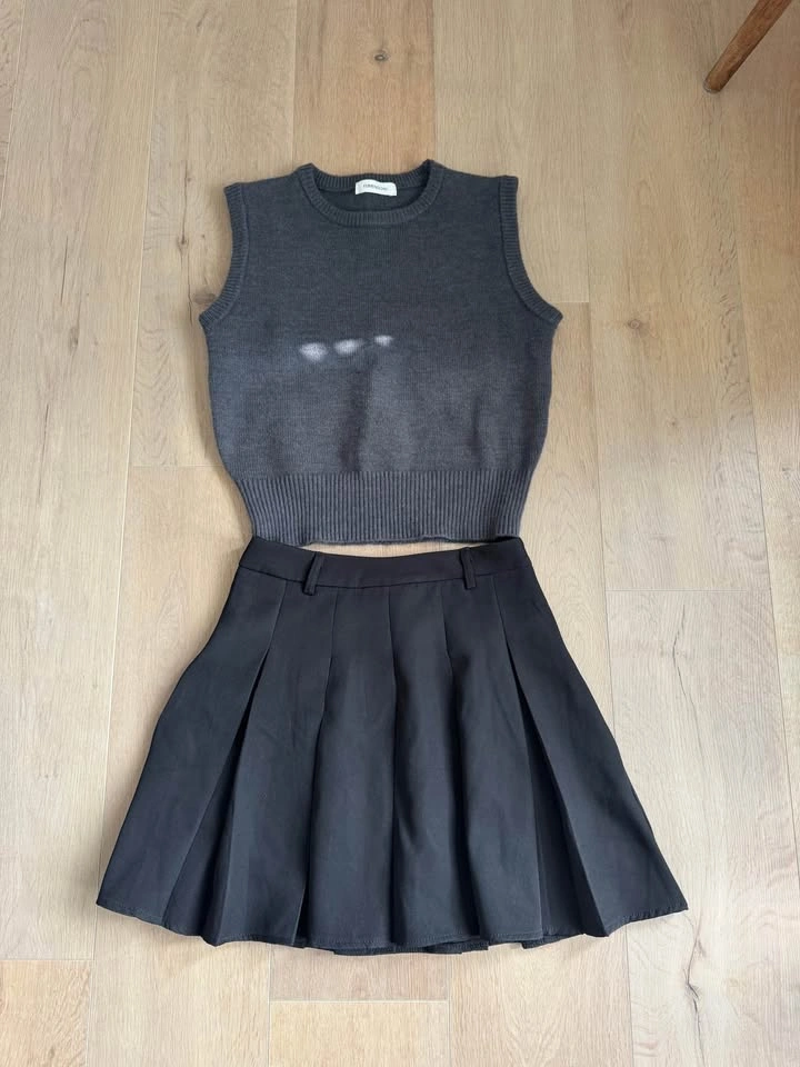 Grey Sweater Vest and Black Pleated Skirt Set - photo 3