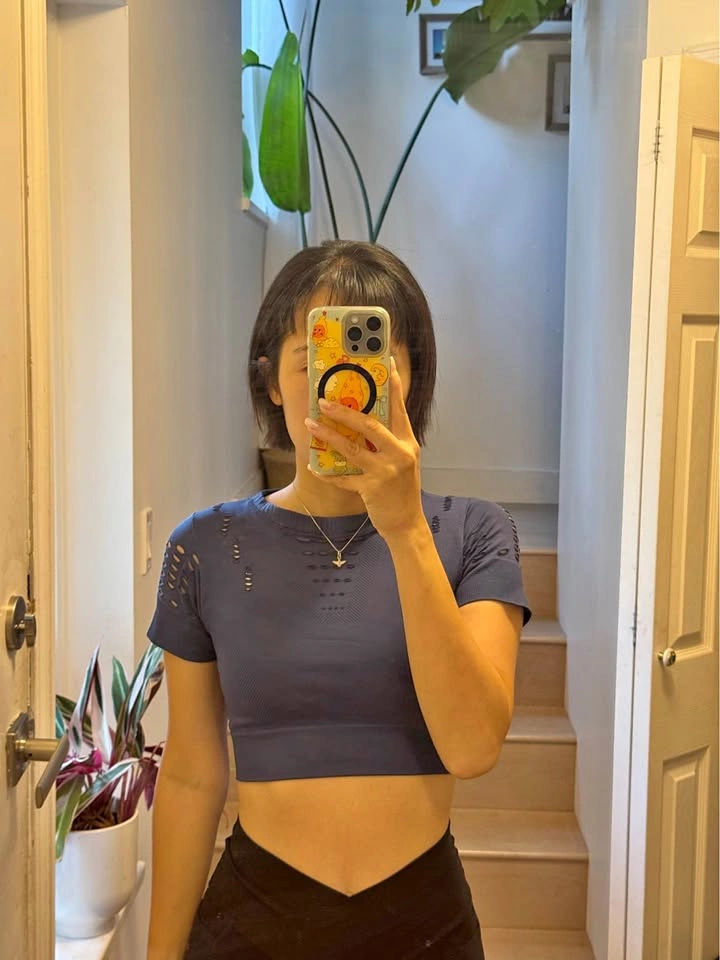 Women's Navy Short-Sleeve Seamless Crop Top