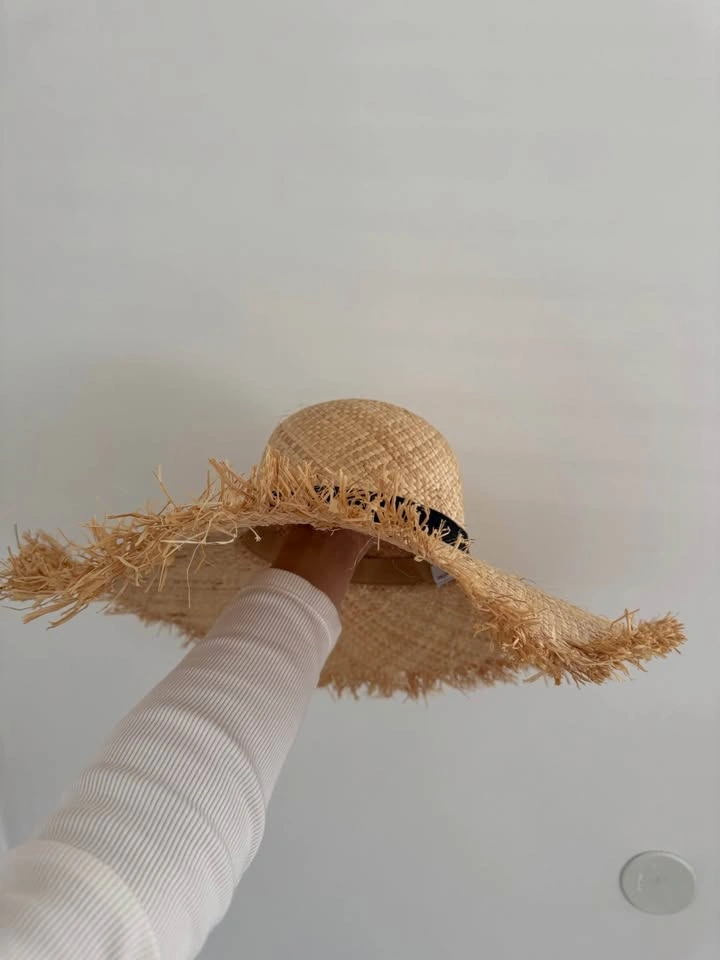 Brand New Wide Brim Straw Sun Hat with Black Ribbon - photo 3