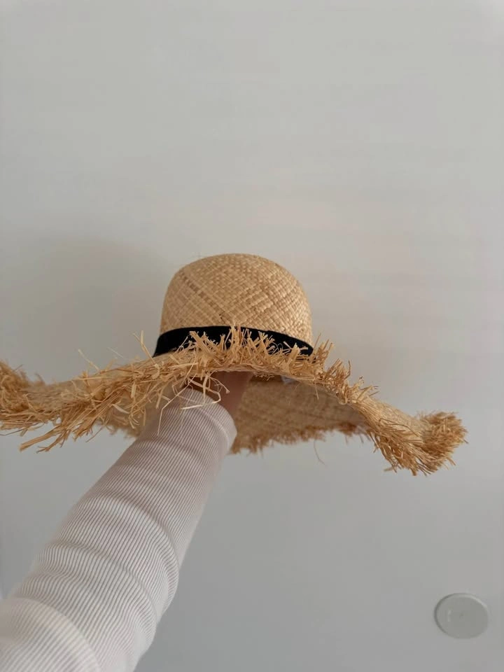 Brand New Wide Brim Straw Sun Hat with Black Ribbon - photo 4
