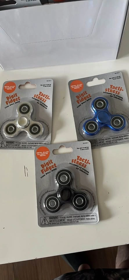 24 fidget spinners ($10 for all) - photo 2