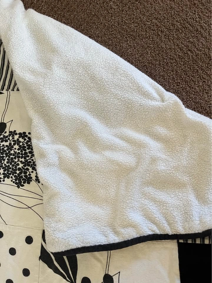 Glenna Jean Crib Blanket and skirt with diaper storage - photo 2
