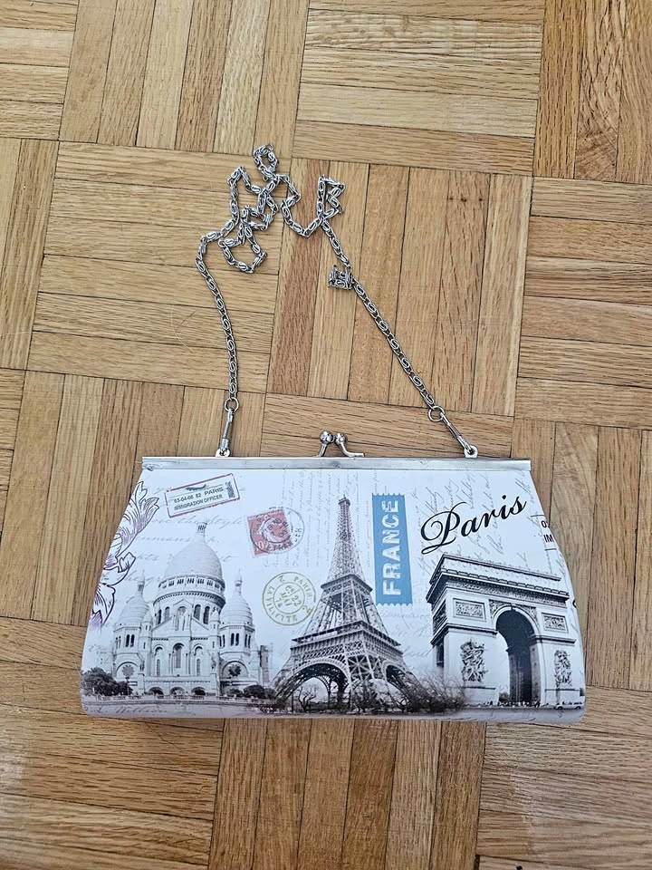 Paris Eiffel Tower Clutch Purse – Silver Chain Strap