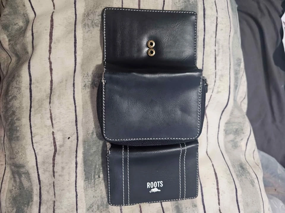 Roots Wallet - photo 3