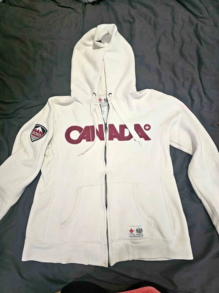 Vancouver 2010 Team Canada Hudson’s Bay Olympic Hoodie – L