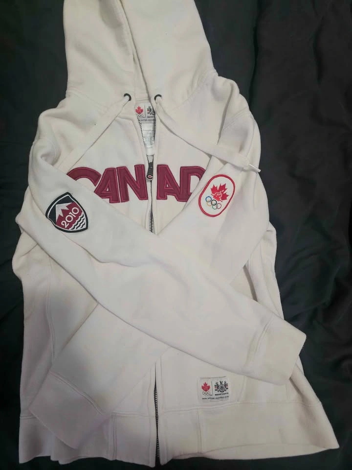 Vancouver 2010 Team Canada Hudson’s Bay Olympic Hoodie – L - photo 3