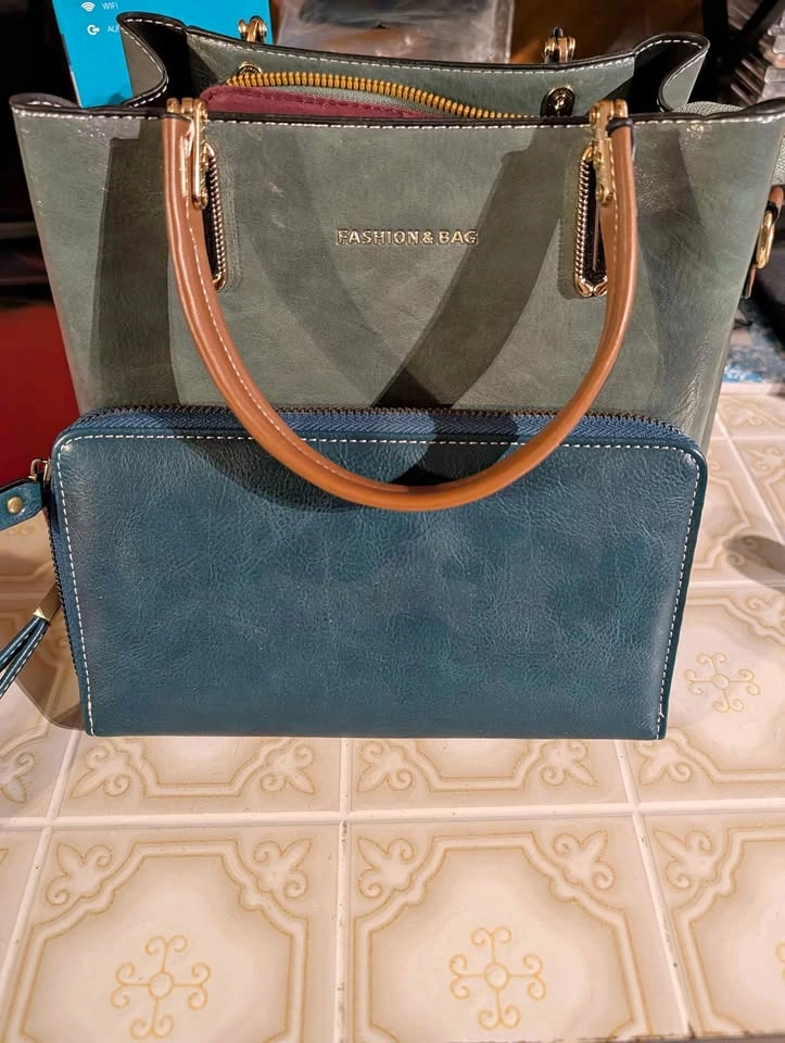 Fashion & Bag Handbag and Matching Wallet Set