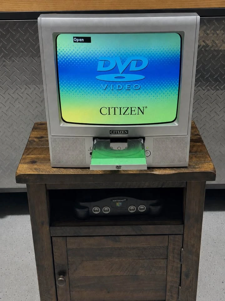 Citizen 13” CRT TV/DVD Combo - photo 2