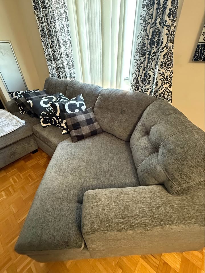 BARELY USED SOFA COUCH 3 SEATER SECTIONAL - photo 4