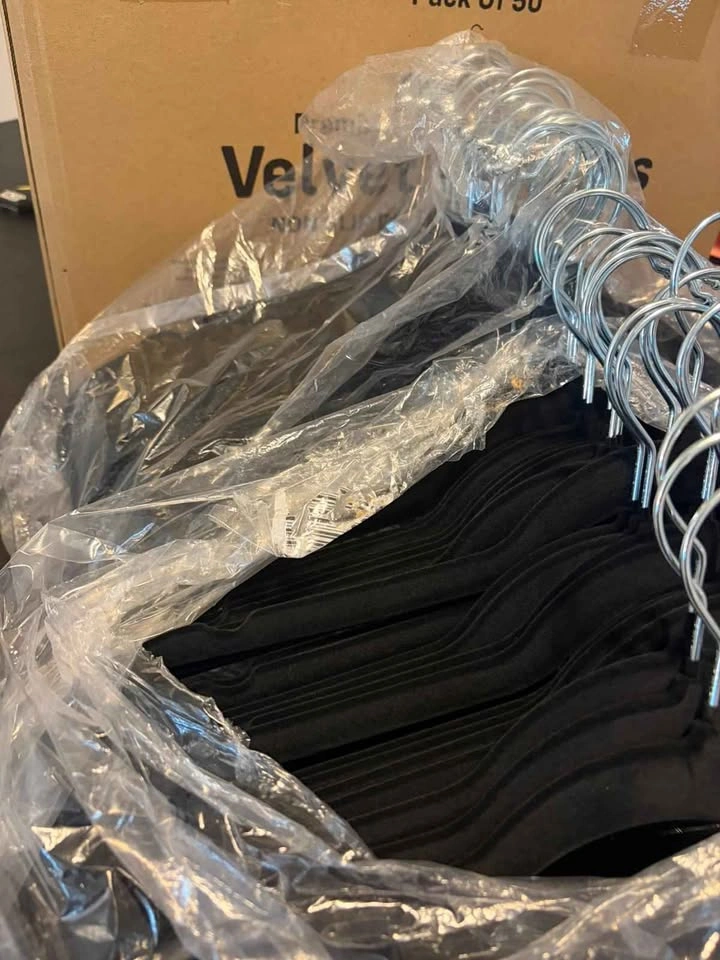 Velvet Hangers Non-Slip Slim Black NEW 75 Available - photo 4