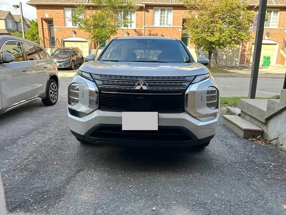 2023 Mitsubishi Outlander ES AWD