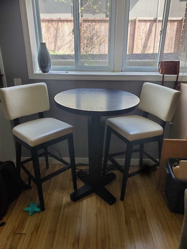 Luxury High Table and Stools - photo 2