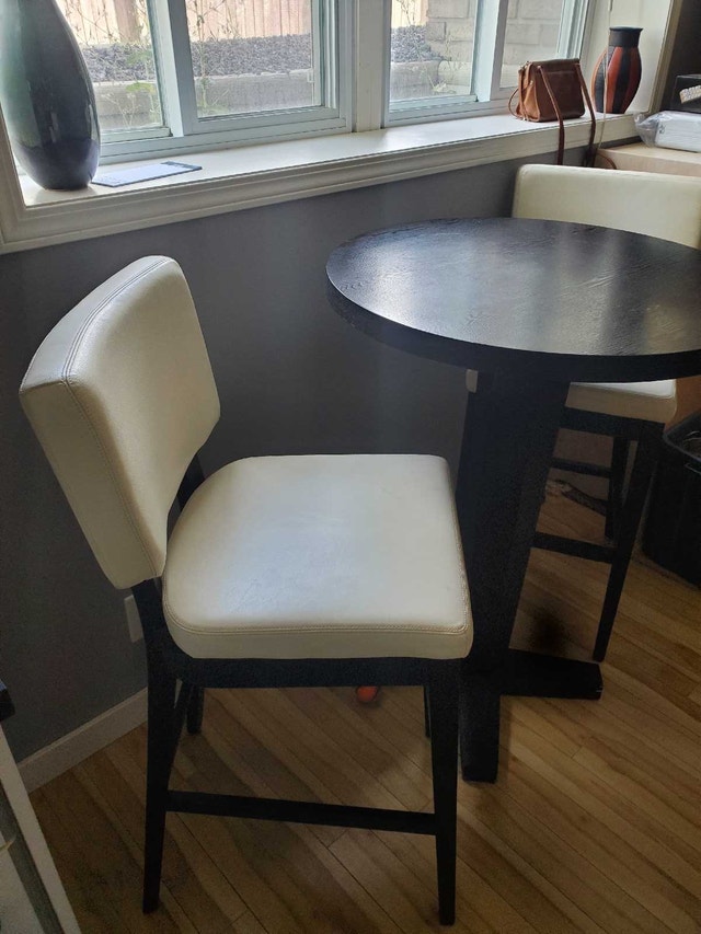 Luxury High Table and Stools - photo 3