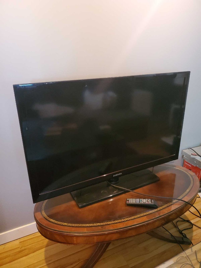 40" Samsung TV