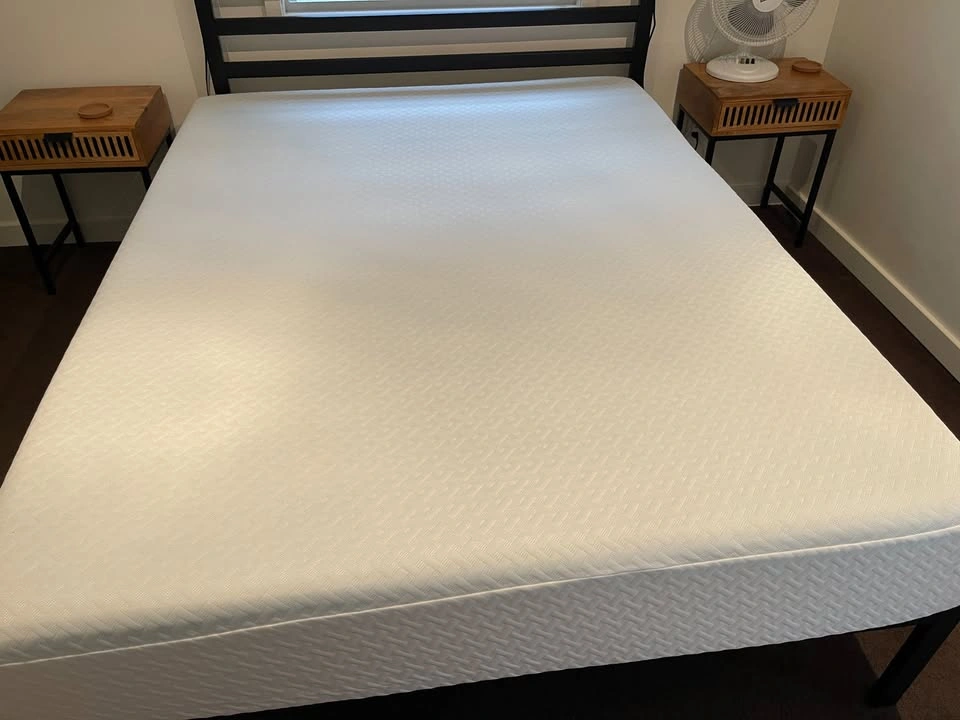 10" Medium Cooling Gel Memory Foam Queen Mattress - photo 2