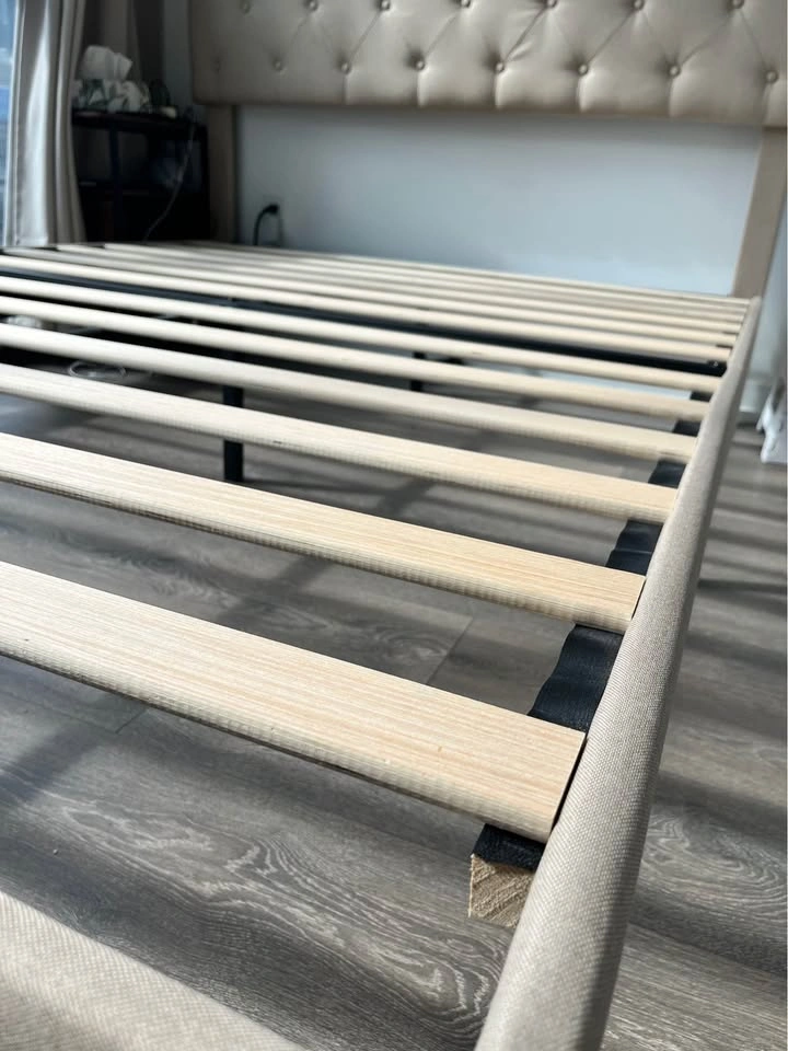 Queen size bed frame with Headboard - photo 4