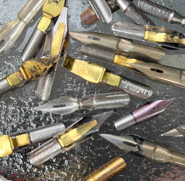 Lot of 20 vintage fountain pen calligraphy nibs