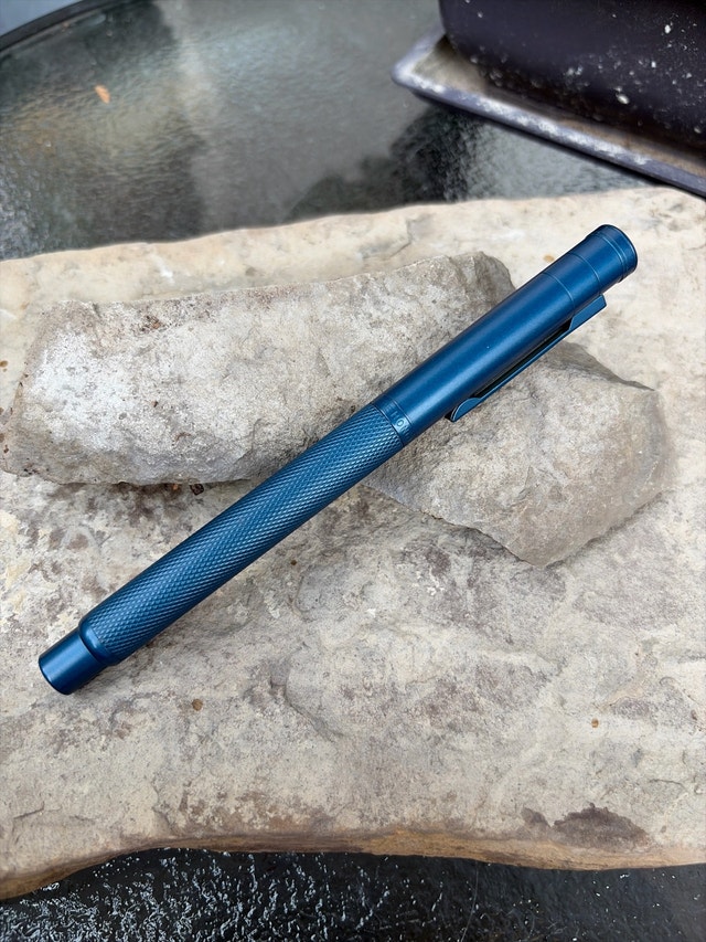 Hong Dian Black Forest fountain pen