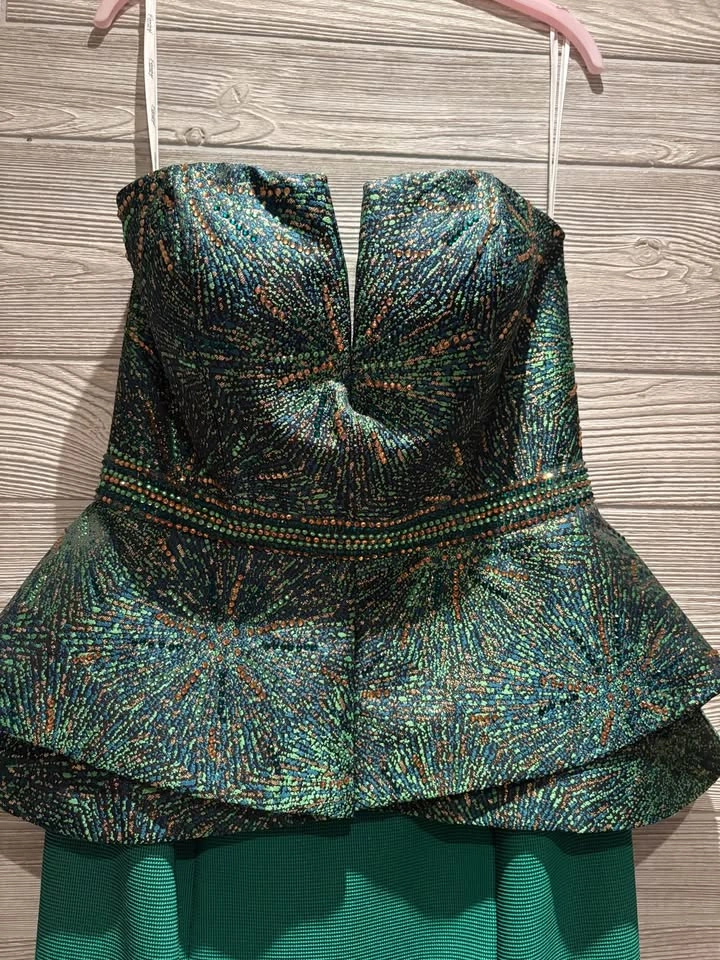 Evening’s (by Mon Cheri) Faviana Emerald Green Peplum Gown - photo 2