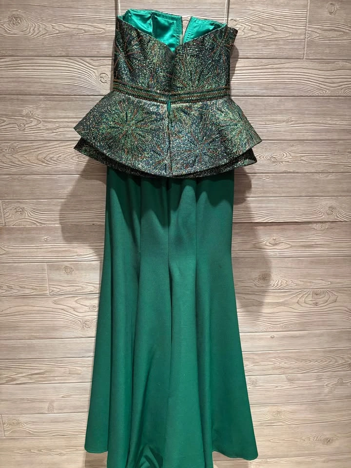 Evening’s (by Mon Cheri) Faviana Emerald Green Peplum Gown - photo 3