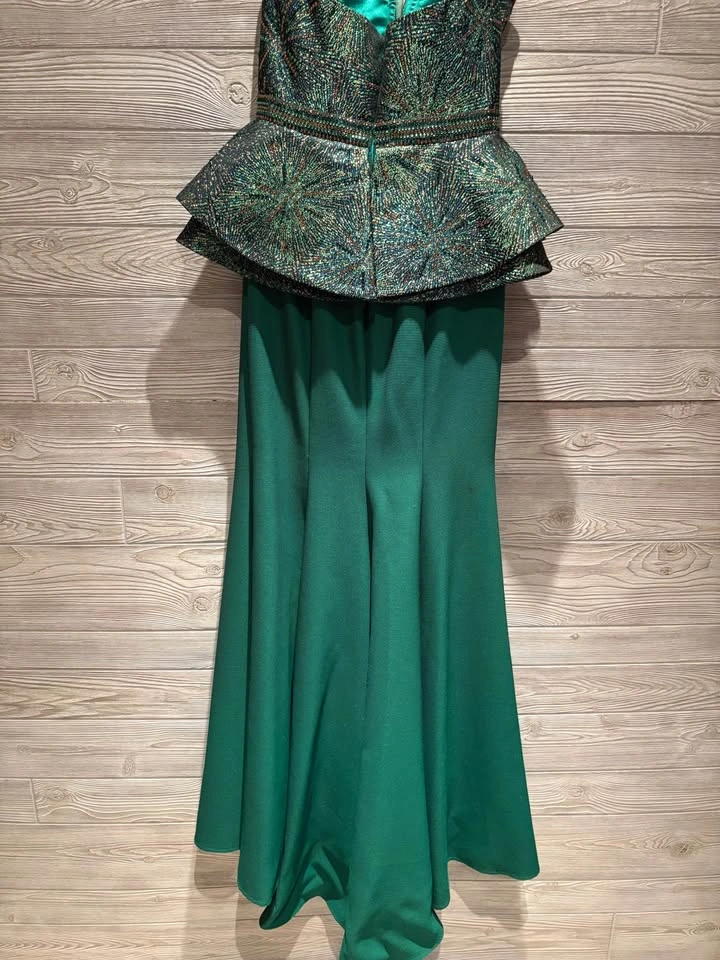 Evening’s (by Mon Cheri) Faviana Emerald Green Peplum Gown - photo 4
