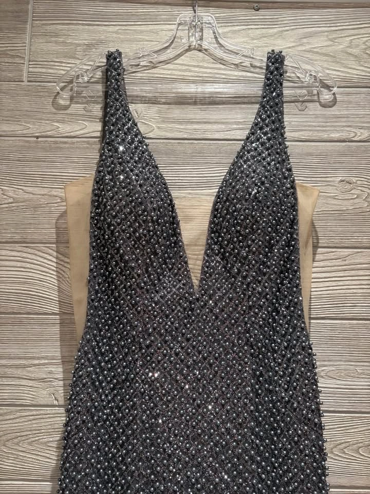 Ellie Wilde (Mon Cheri) Beaded and Sequined Evening Gown (size 8 - photo 2