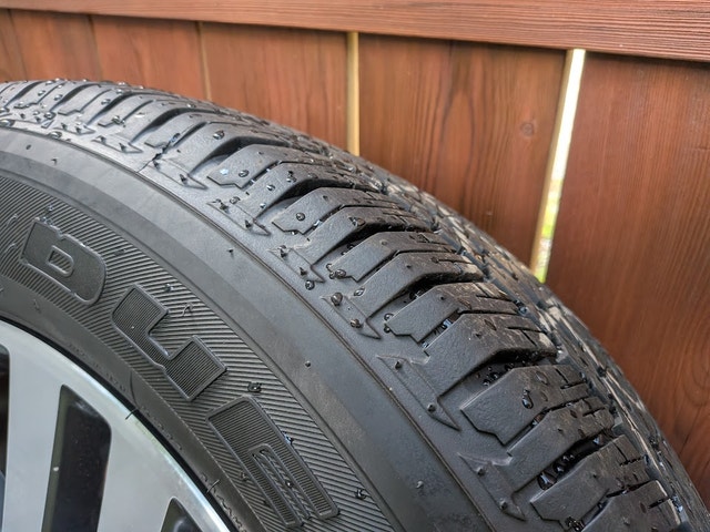 P245 / 60R20 107H Rims and Tires - photo 2