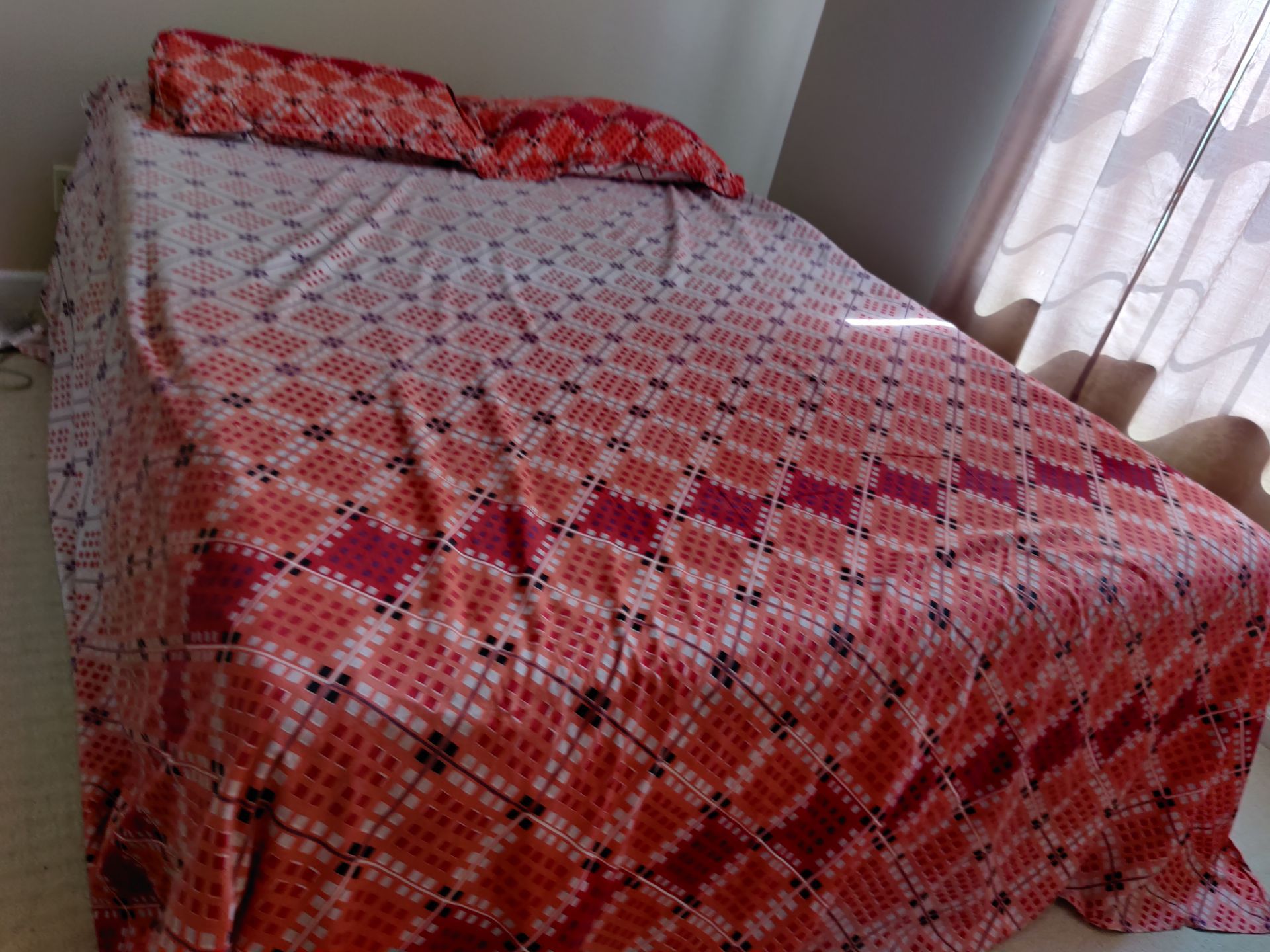 Queen Size Sealy Posturepedic Bed Set with Matching Bedding